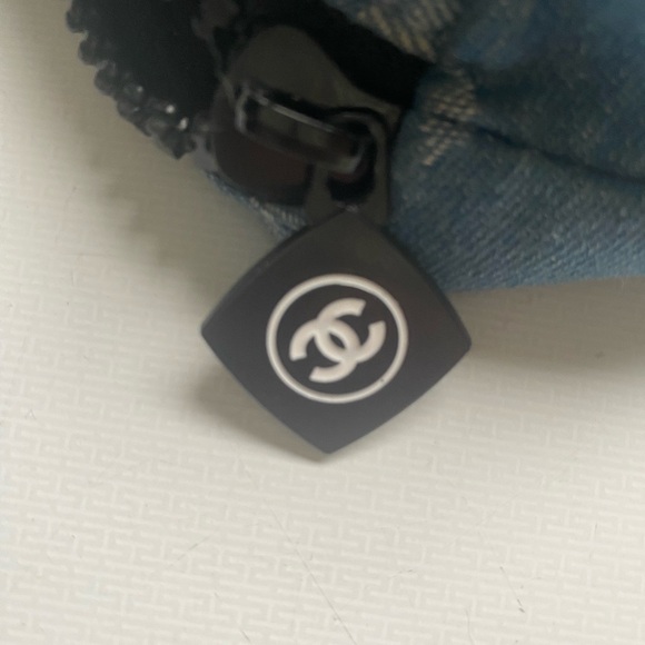 Chanel Beauty Bag And Box Rare HTF - Picture 4 of 5